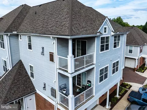 5000 Hollington Dr #301, Owings Mills, MD 21117