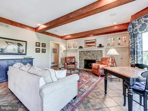 Living - 12 Wetherbee Ct, Phoenix, MD 21131 photo 3 of 5