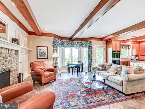 Living - 12 Wetherbee Ct, Phoenix, MD 21131 photo 2 of 5