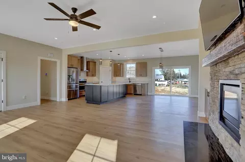 Living - 3550 Revolea Beach Rd, Middle River, MD 21220 photo 1 of 2