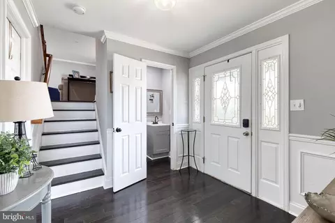 Entry Way - 5820 Heron Dr, Halethorpe, MD 21227 photo 2 of 6