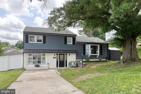 5820 Heron Dr, Halethorpe, MD 21227