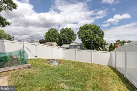 Exterior - 5820 Heron Dr, Halethorpe, MD 21227 photo 7 of 7