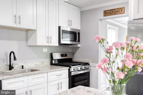 Kitchen - 5820 Heron Dr, Halethorpe, MD 21227 photo 3 of 3