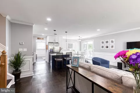 Entry Way - 5820 Heron Dr, Halethorpe, MD 21227 photo 4 of 6