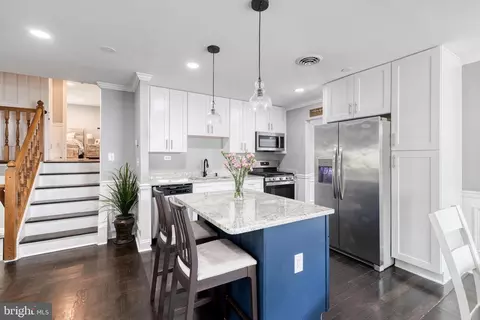 Kitchen - 5820 Heron Dr, Halethorpe, MD 21227 photo 2 of 3