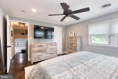 Bedroom - 5820 Heron Dr, Halethorpe, MD 21227 photo 2 of 6