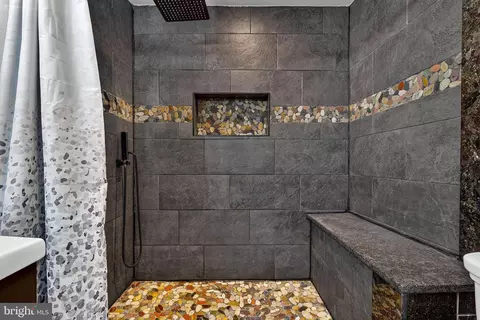 Bath - 6700 Brighton Ave, Baltimore, MD 21215 photo 3 of 3