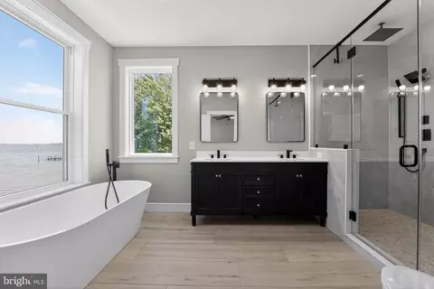 Bath - 4602 Todd Point Ln, Sparrows Point, MD 21219 photo 3 of 10