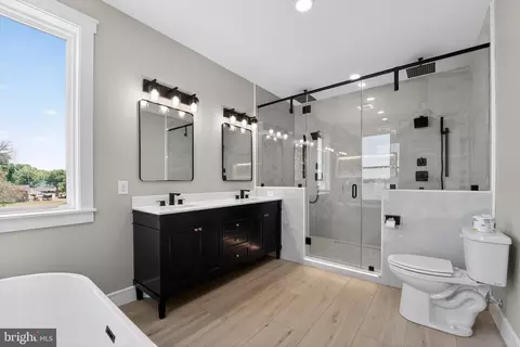 Bath - 4602 Todd Point Ln, Sparrows Point, MD 21219 photo 2 of 10