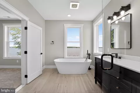 Bath - 4602 Todd Point Ln, Sparrows Point, MD 21219 photo 4 of 10