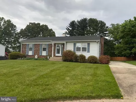 8 Monroe Field Ct, Catonsville, MD 21228