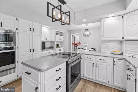 Kitchen - 13608 Royal Crest Rd, Phoenix, MD 21131 photo 4 of 4