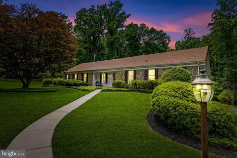 13608 Royal Crest Rd, Phoenix, MD 21131