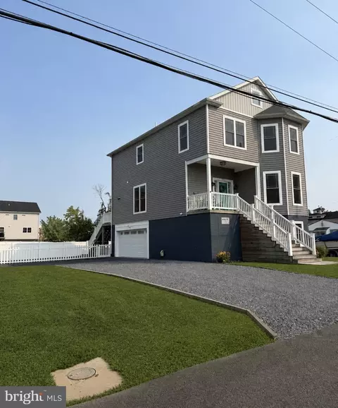 Exterior - 9031 Hinton Ave, Sparrows Point, MD 21219 photo 3 of 9