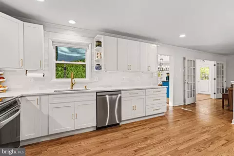 Kitchen - 14237 Baldwin Mill Rd, Baldwin, MD 21013 photo 2 of 3