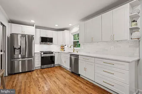 Kitchen - 14237 Baldwin Mill Rd, Baldwin, MD 21013 photo 1 of 3