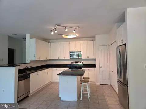 400 Symphony Cir #206J, Cockeysville, MD 21030