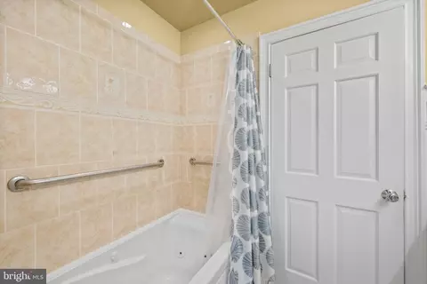 Bath - 6 Stonehurst Rd, Phoenix, MD 21131 photo 3 of 3