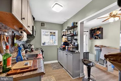 Entry Way - 2835 Plainfield Rd, Dundalk, MD 21222 photo 4 of 5