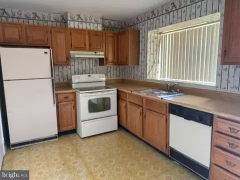 Kitchen - 20 Danben Ct, Nottingham, MD 21236 photo 2 of 2