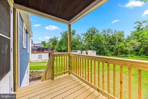Exterior - 5559 Ashbourne Rd, Halethorpe, MD 21227 photo 5 of 6