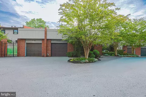 708 Old Crossing Dr, Pikesville, MD 21208