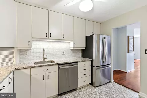 Kitchen - 205 E Joppa Rd #1809, Towson, MD 21286 photo 4 of 4