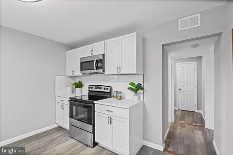 Entry Way - 567 Compass Rd, Middle River, MD 21220 photo 6 of 9