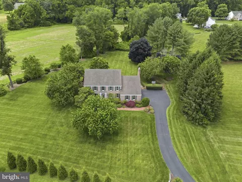 24 Manor Knoll Ct, Baldwin, MD 21013