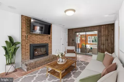 Living - 17212 Hunter Green Rd, Upperco, MD 21155 photo 3 of 5