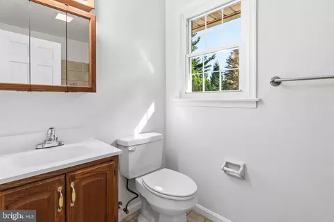 Bath - 17212 Hunter Green Rd, Upperco, MD 21155 photo 2 of 2