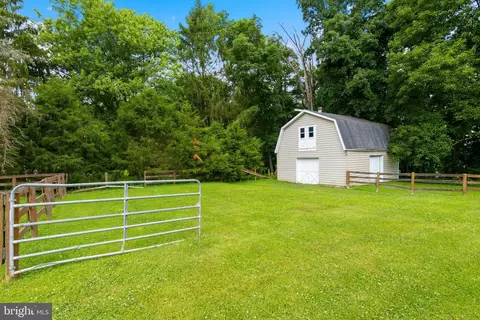 Exterior - 17212 Hunter Green Rd, Upperco, MD 21155 photo 6 of 10