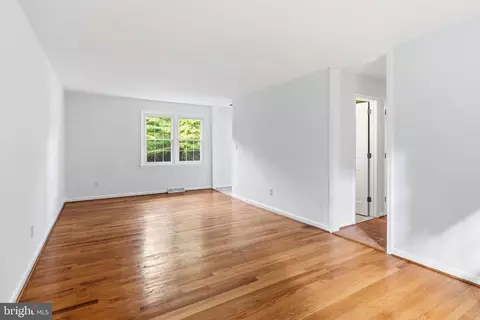 Living - 17212 Hunter Green Rd, Upperco, MD 21155 photo 2 of 4