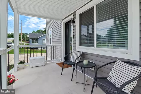 Exterior - 611 Wampler Rd, Middle River, MD 21220 photo 1 of 2