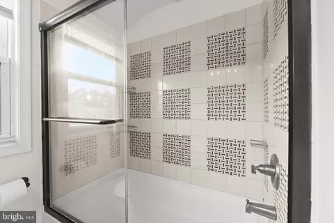 Bath - 1652 Hardwick Rd, Towson, MD 21286 photo 2 of 3