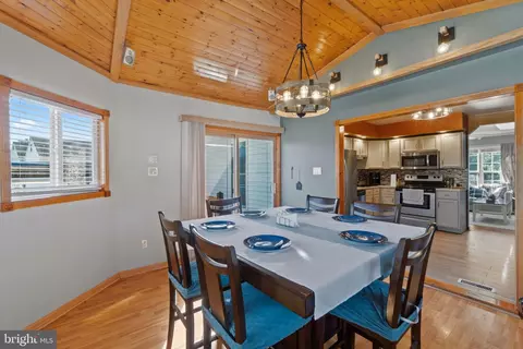 Dining - 7113 Olivia Rd, Middle River, MD 21220 photo 2 of 3