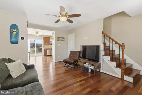 Living - 1627 Manor Rd, Dundalk, MD 21222 photo 1 of 1