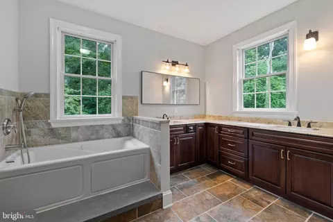Bath - 3000 Shepperd Rd, Monkton, MD 21111 photo 1 of 5