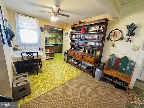 Entry Way - 8608 Oak Rd, Sparrows Point, MD 21219 photo 4 of 6