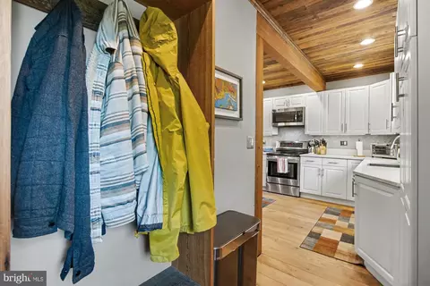 Entry Way - 701 Murdock Rd, Baltimore, MD 21212 photo 6 of 11