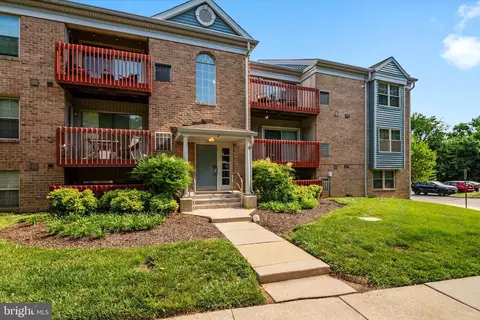 2 Banyan Wood Ct #304, Essex, MD 21221