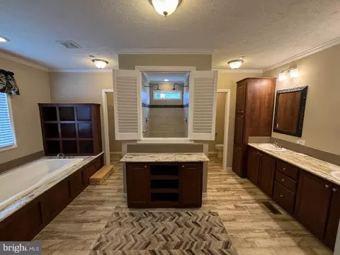 Bath - 12130 Eastern Ave, Middle River, MD 21220 photo 1 of 5