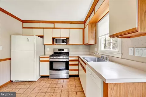 Kitchen - 4700 Ebenezer Rd, Nottingham, MD 21236 photo 3 of 3