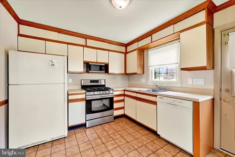 Kitchen - 4700 Ebenezer Rd, Nottingham, MD 21236 photo 2 of 3