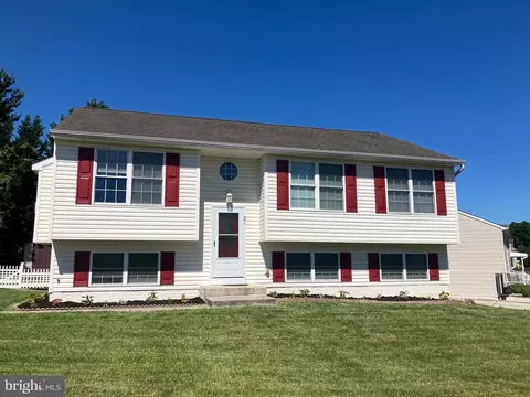 21 Box Cir, Essex, MD 21221