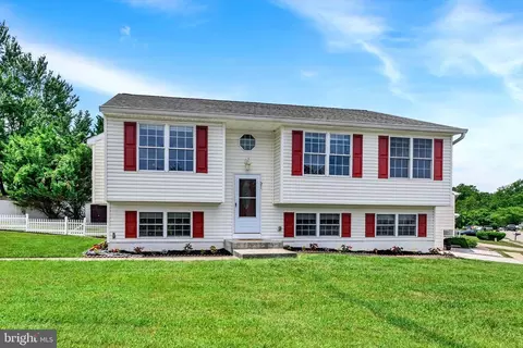 21 Box Cir, Essex, MD 21221