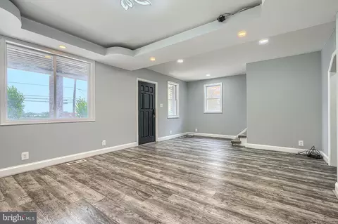 Living - 7428 Poplar Ave, Baltimore, MD 21224 photo 3 of 6