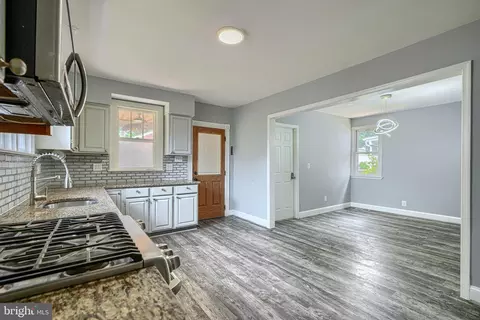 Entry Way - 7428 Poplar Ave, Baltimore, MD 21224 photo 1 of 10
