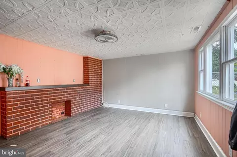 Living - 7428 Poplar Ave, Baltimore, MD 21224 photo 5 of 6